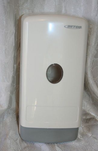 BETCO COMMERCIAL 1100-1500 ML SOAP DISPENSER / WHITE HANGS ON WALL