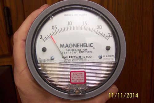 DWYER MAGNEHELIC PANEL METER/GAUGE .25 INCHES OF WATER SUCTION OR PRESSURE 4.5&#034;
