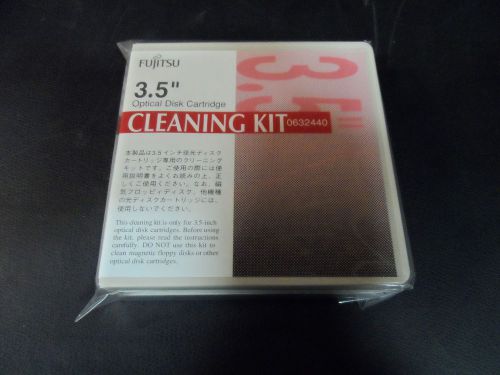 (1x) Fujitsu - 0632440 - 3.5&#034; Optical Disk Cartridge Cleaning Kit