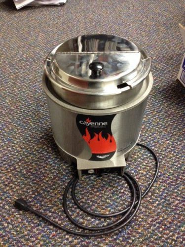 Vollrath 7-Qt HS-7 Cayenne Round Heat &#039;N Serve Rethermalizer With Inset &amp; Cover