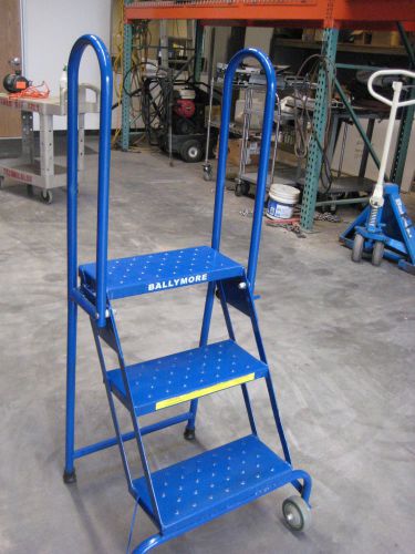 BALLYMORE LS3247 FOLDING 3 STEP STOCK LADDER WITH WHEELS