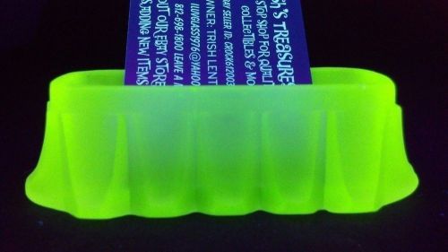 HANDMADE GREEN FROSTED VASELINE GLASS HAIRPIN PATTERN BUSINESS CARD HOLDER GLOWS