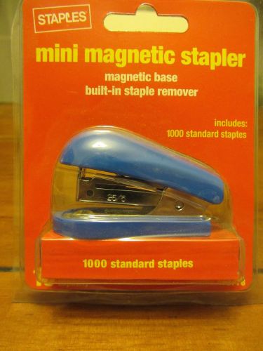 Staples Mini Magnet Stapler Blue