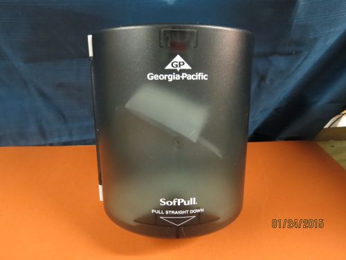 Georgia pacific sofpull centerpull hand towel dispenser new condition for sale