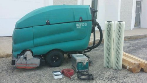Tennant 5700XP 32&#034; (Hours 1,079.00) Extras, Batteries, Charger. FREE Shipping.