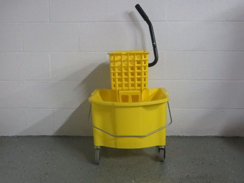 329 Brand New Continental Commercial 26 Quart Mop Bucket with Ringer
