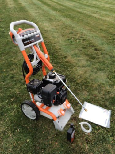 Generac  3100-psi 2.7-gpm ohv gas pressure washer, never had gas  in it!!!!! new for sale