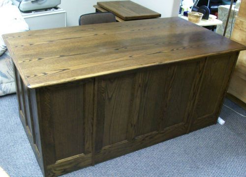 Vintage solid oak executive desk with work table, really wonderful grain for sale
