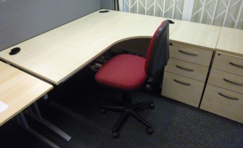50 x right or left hand corner desk with free pedestal &amp; swivel chair for sale