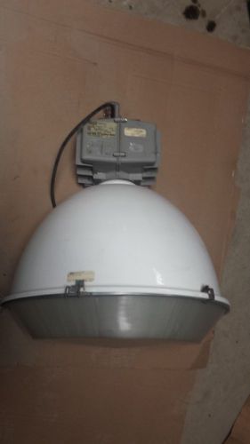 Used hubbell 400 watt 120/208/240/277 metal halide warehouse low bay lights for sale