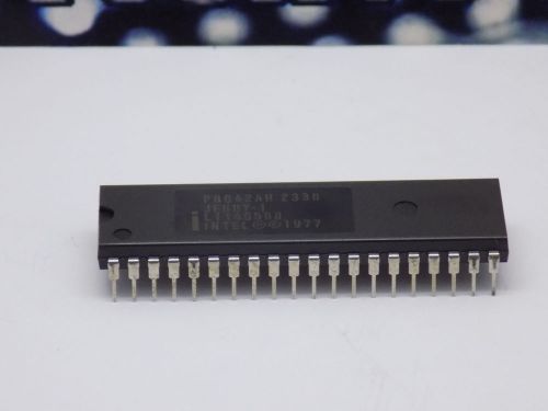 1x Intel P8042AH Universal Peripheral Interface 8-BIT Slave Microcontroller