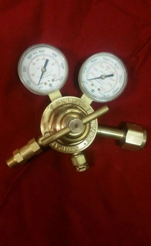 USED VICTOR COMPRESSED OXYGEN GAS REGULATOR MADE IN THE USA. EXCELLENT CONDITION