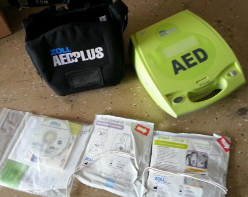 ZOLL AED Plus with Carrying Case, adult &amp; pedi padz, literature &amp; software disc