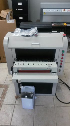 14&#034; UV Coating machine with one gloss and 3 embossing roller.