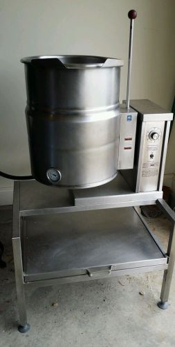 Vulcan VEC10- Tilting Kettle. Steam jacketed electric, contained kettle.
