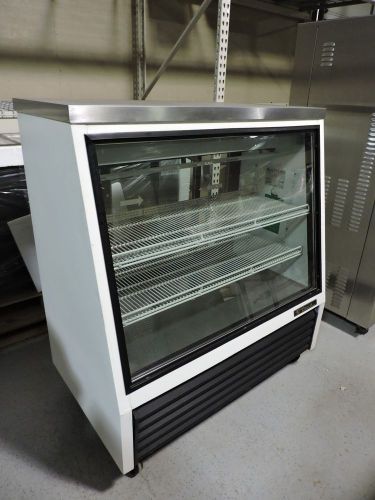 TRUE 48&#034; Refrigerated / Cooler Deli Case on wheels VERY NICE