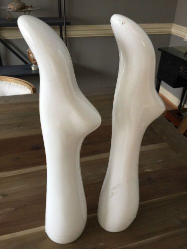 2 Female plastic mannequin leg foot, white