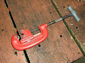EXCELLENT RIDGID NO. 2 HEAVY DUTY 1/8&#034; TO 2&#034; PIPE CUTTIER FROM A KANSAS ESTATE