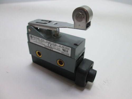 New Allen Bradley 802B-SSAR1XSX Compact Limit Switch, Roller Lever Type