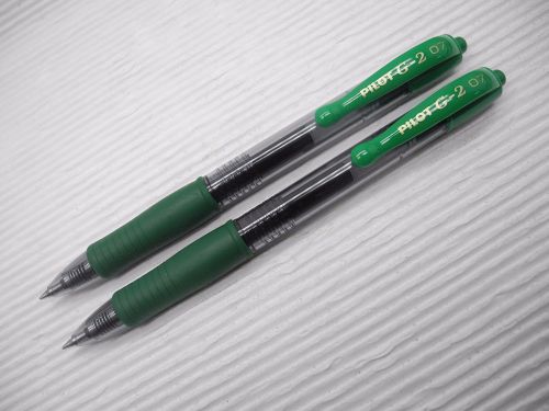 2pcs Pilot retractable G-2 0.7mm fine Roller Ball pen/gel ink Green (Japan)