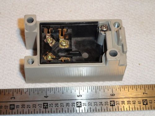 OMRON D4A1000N SPDT Limit Switch Receptacle