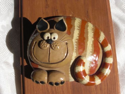 Handcrafted &#034;WHILE YOU WERE OUT&#034; CAT CLIP/ MESSAGE BOARD- KNOTTED PINE WOOD
