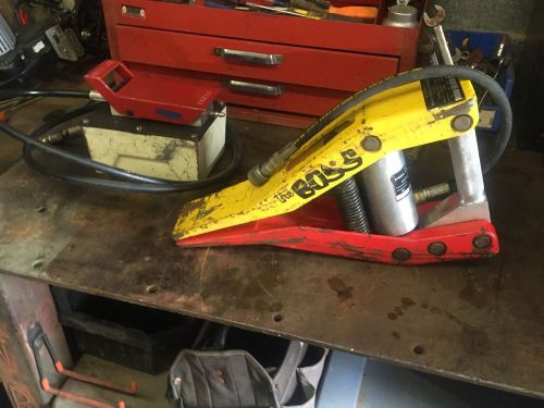 The boss jaws of life rescue spreader hydraulic 14k force portable for sale