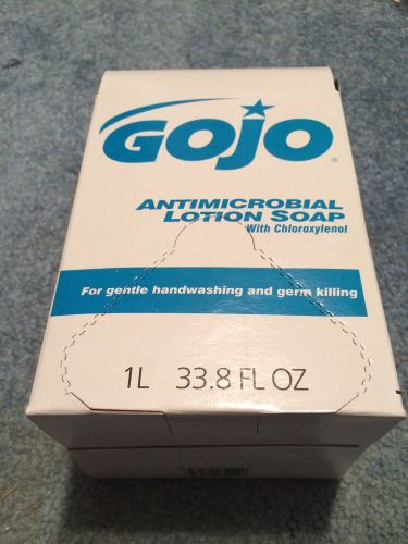 (Quantity 4) Gojo Antimicrobial Lotion Soap Despensor Refill