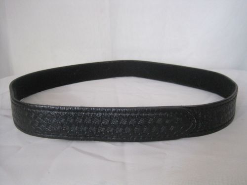SAFARILAND Medium Black Leather Velcro Duty Belt 1 1/2&#034; Wide 39&#034; Waste Police