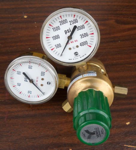 Veriflow compressed dual gauge gas regulator air 100psi draft beer npt fittings for sale