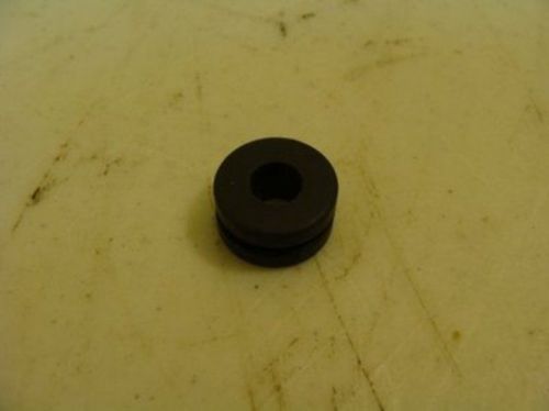 6432 New-No Box, Triangle 67350-02 Rubber Grommet 1/4&#034; Lot-6