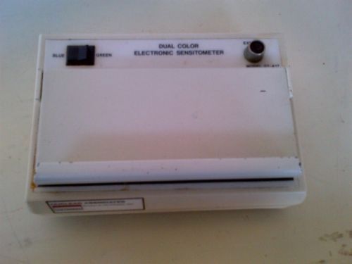Nuclear associates victoreen dual color electronic sensitometer model 07-417 for sale