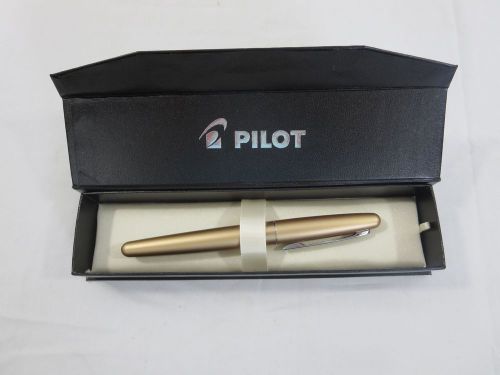 Pilot Metropolitan Collection Fountain Pen, Gold Barrel, Classic, Med, Black Ink