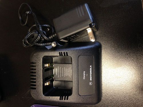 motorola NTN1174A battery charger and adapter