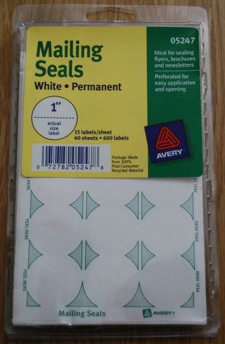 NEW Avery 1&#034; Round White Mailing Seals Perforated 05247 600 Labels