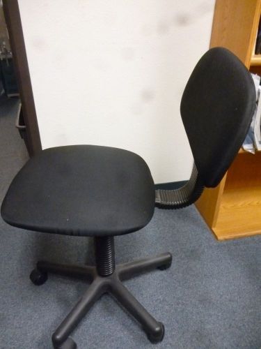 An Office Secretary Office Chair on 5 Wheeled Legs In Good Condition. (C138)