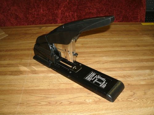 Black Swingline 900XD Heavy-Duty Stapler 210 sheet stapler, Metal/Plastic    O65