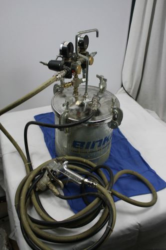 Binks 2.8 gallon pressure pot / tank w/ dual regulators &amp; sprayer for sale
