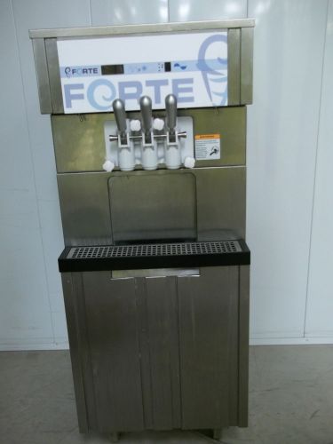 Frozen Yogurt / Soft Serve Machine