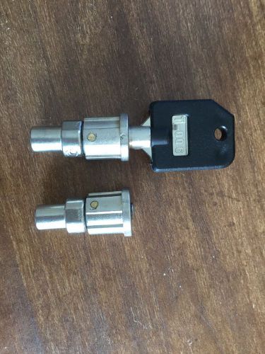 T-006 Lock Cylinders (pair) And Key, For 1800 Vending 3 Head And 2 Head