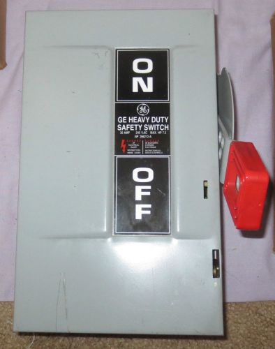 NEW GE Heavy Duty Safety Switch 30A-240VAC Max. HP 7.5 NP-266212-A Cat TH4321