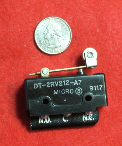 NEW Micro Switch DT-2RV212-A7 ~ DT 2RV212A7 With Roller ~ Free   Shipping