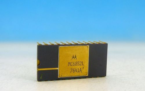 MC6852L 6852 MOTOROLA CPU IC CERAMIC Gold Pins / MC6852P