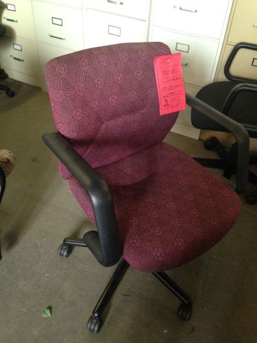 ***HEAVY DUTY MANAGER&#039;S CHAIR w/ CASTERS by KEILHAUER***