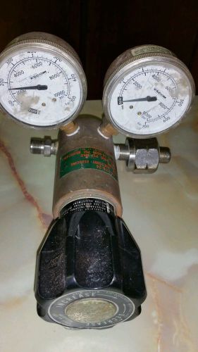 Compressed gas regulator