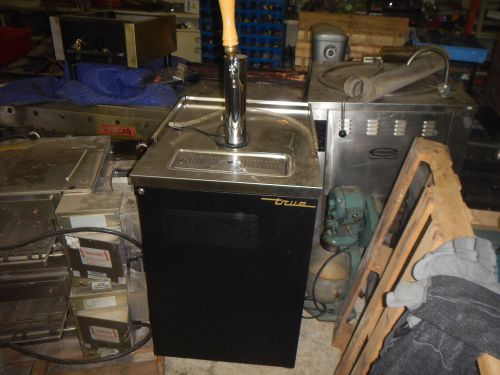 Keg Cooler 1 Door For Draft Beer, True TDD-1,115 Volt With CO2 Tank