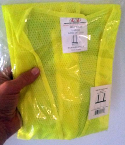 SAFETY VEST - HIGH VISIBILITY - SIZE LARGE - Chest 49.6&#034; (126cm) - SHIPS FREE