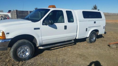 Ford Tritan V8 Gas Engine 2001 Extended Cab 4 Wheel Drive Utility Service Truck