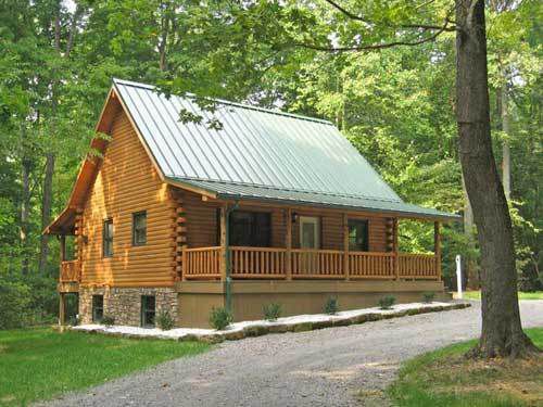 1200 sf Log Cabin/Log Home with spacious porch