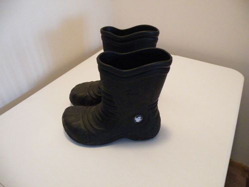 Shoes for crews froggs boots mens 11 womens 13 non slip soles work shoes used for sale